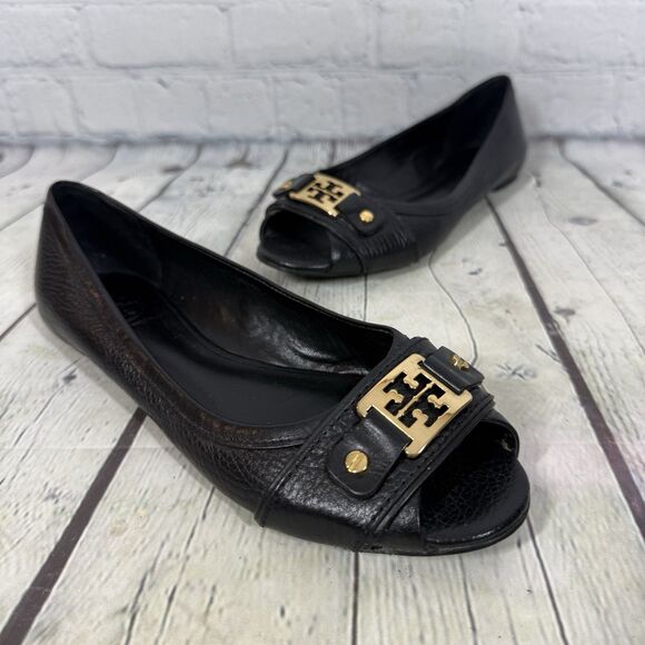 Tory Burch Open Toe Sandals Women Size 7 Embellished Black Gold Logo Flat Preppy - Picture 1 of 16
